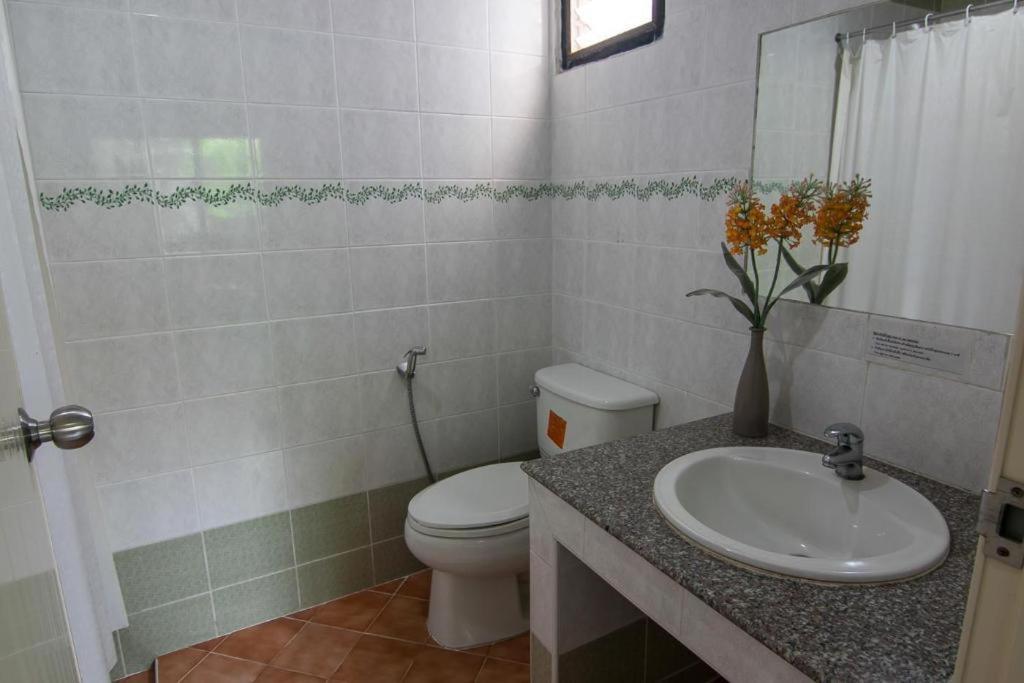 Chayada Garden House And Resort Hotel Nakhon Ratchasima Bagian luar foto