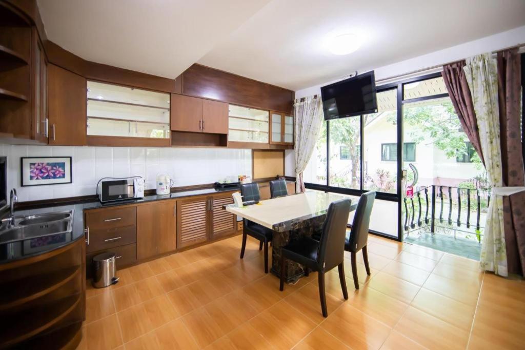 Chayada Garden House And Resort Hotel Nakhon Ratchasima Bagian luar foto
