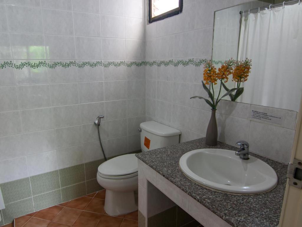 Chayada Garden House And Resort Hotel Nakhon Ratchasima Bagian luar foto